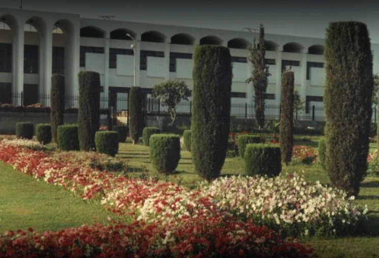 Quaid-e-Azam Medical College